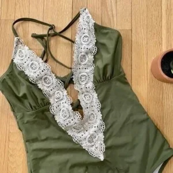 Cupshe Olive Green Lace Trimmed Plunge V-Neck One-Piece Swimsuit Size S - Picture 2 of 12